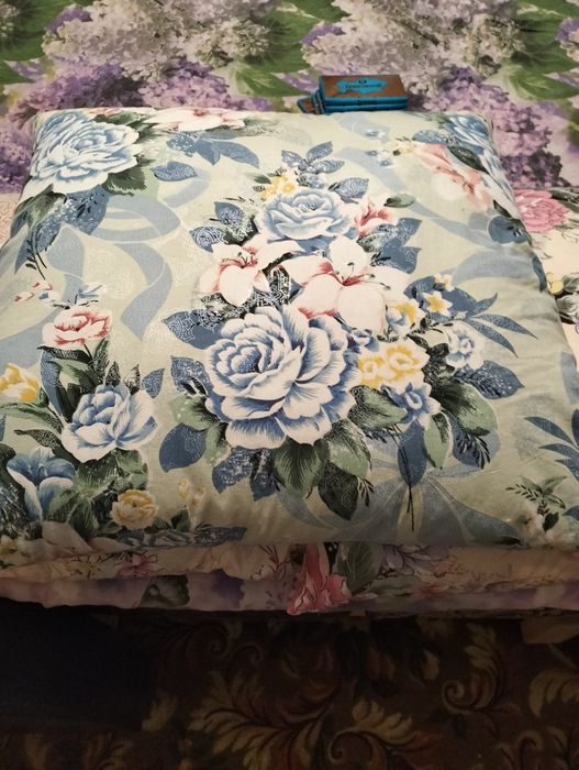 Продам подушки перьевые.