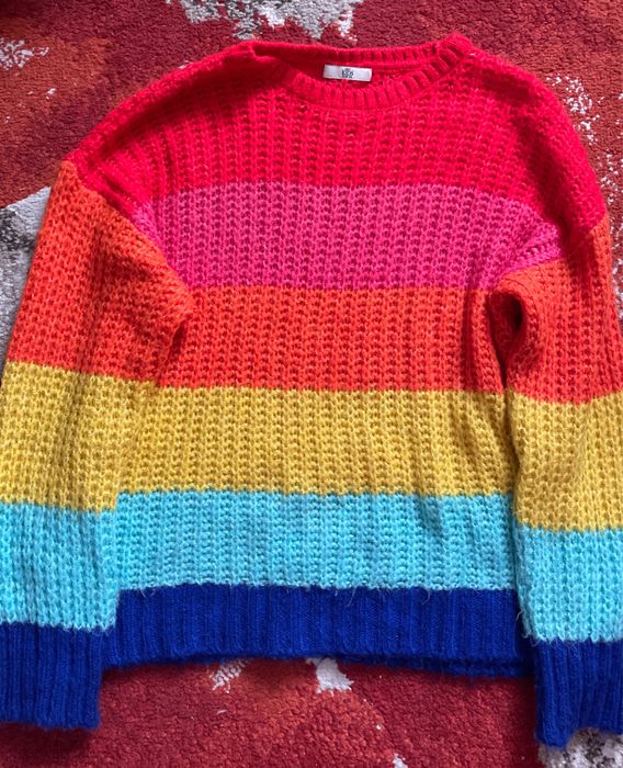 Pulover tricotat in dungi colorate