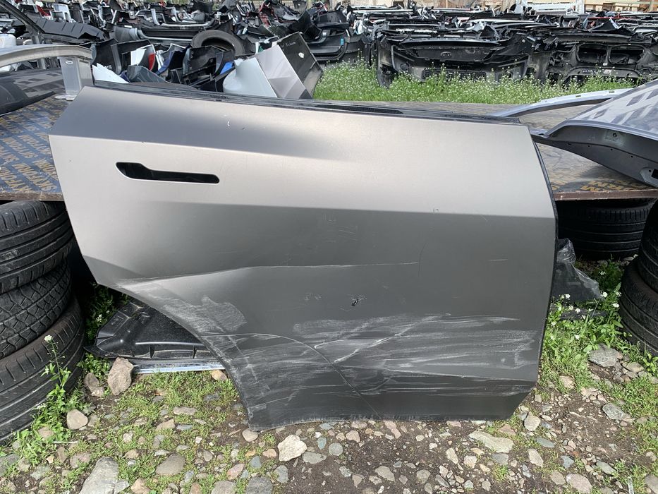 Врата Tesla Model Y