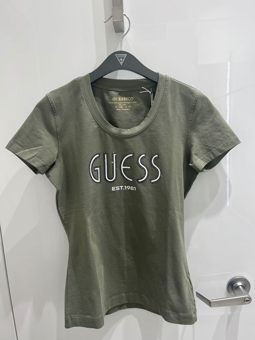 Тениска на Guess, чисто нова, размер М
