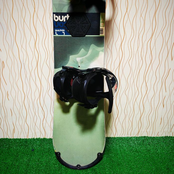 Placa snowboard Burton 144 cm + legaturi Burton M