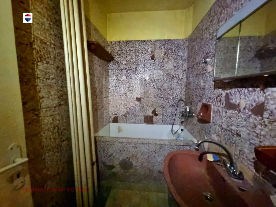 Продава се Четиристаен апартамент в Русе, Възраждане - 95 кв.м за 553 €/кв.м - Снимка #14