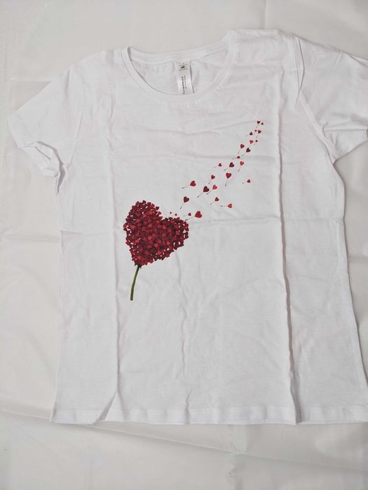 Tricou damă alb cu Inimi roșii, mărimea S, NOU