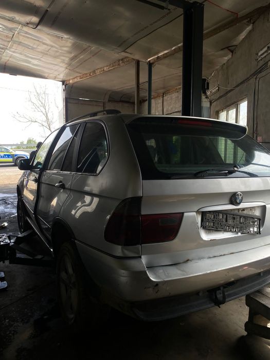 Dezmembrez BMW X5 3.0 Diesel