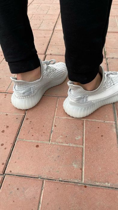 Обувь(кроссовки)