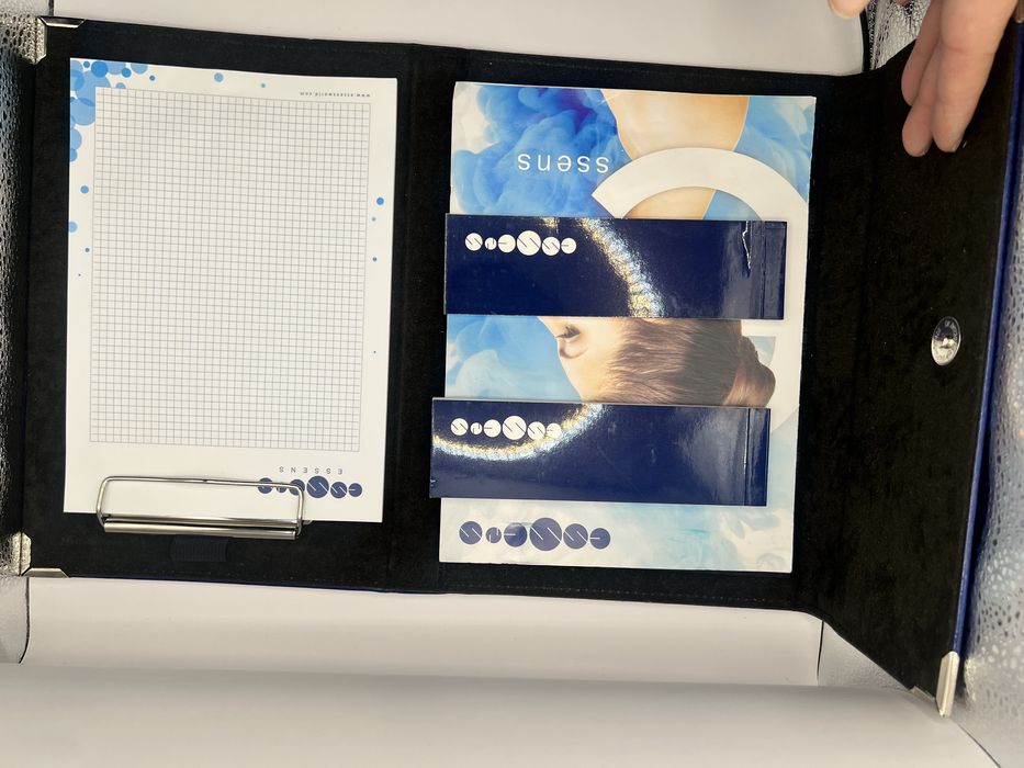 Органайзер для пробниклв духов.