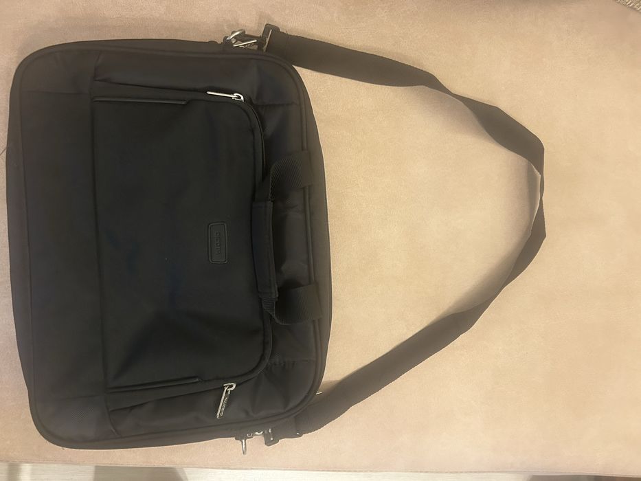 Vand geanta laptop noua
