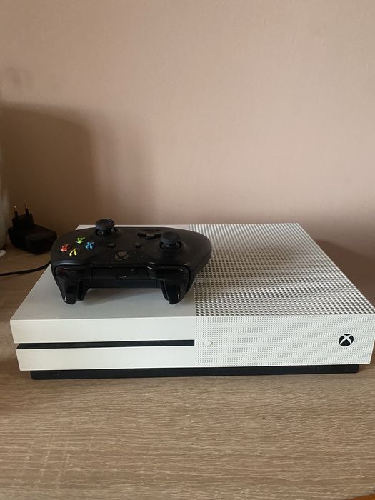 Vând xbox one s 500 gb