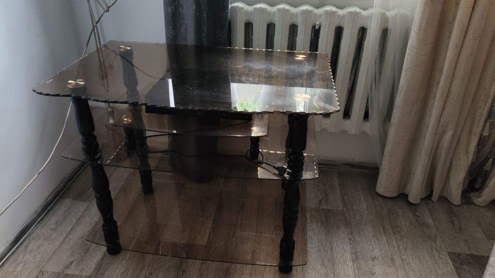 Ретро стеклянная подставка под телевизор