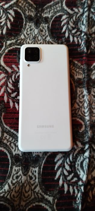 Продавам samsung galaksi a12.