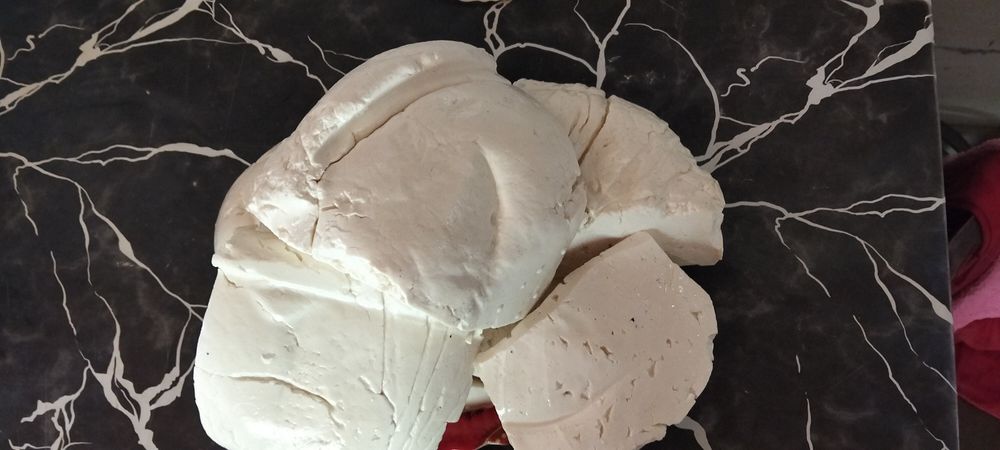 Vând brânza + lapte de capra