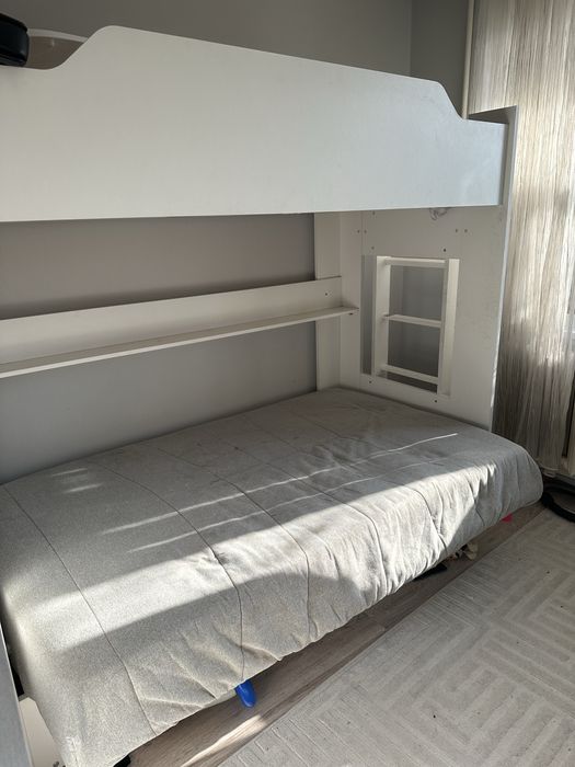 Двухьярусная кровать