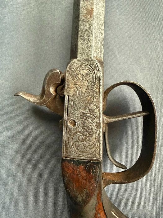 Уникален стар двуцевен пищов, сребърни набивки