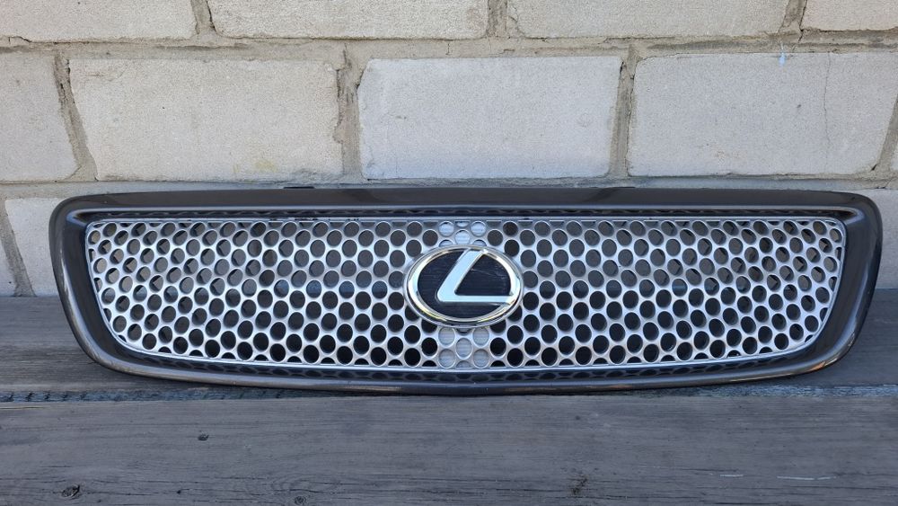 Решетка радиатора lexus rx 300