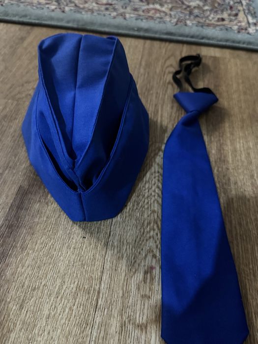 Пилотка с галстуком