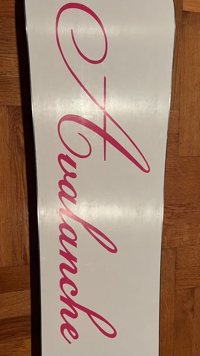 Чисто нов сноуборд Avalanche Divane 145