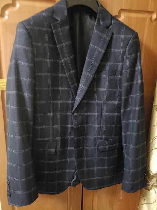 Продается мужской костюм