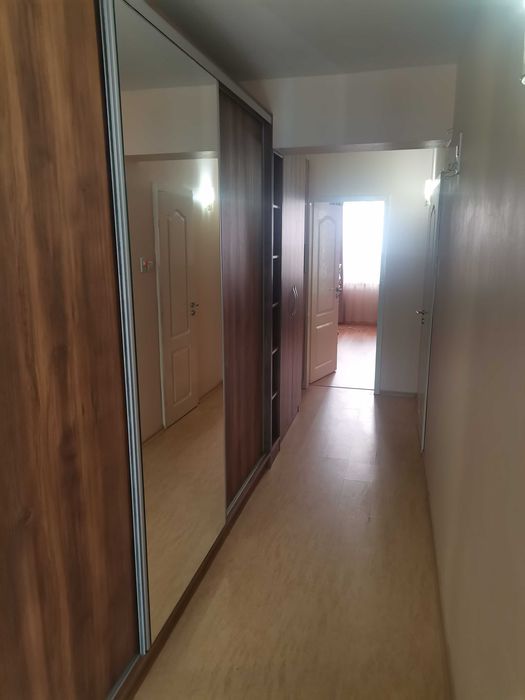 Дава се под наем Двустаен апартамент в Варна, Цветен квартал - 74 кв.м за 561 € - Снимка #2