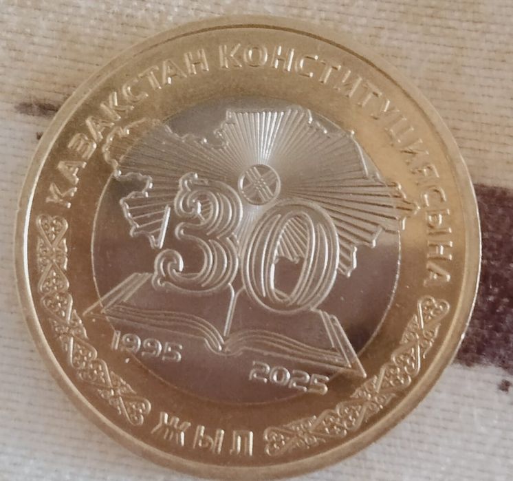 Продам юбилейную монету 100 тенге
