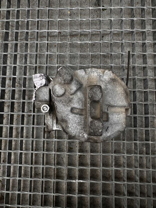 Compresor Clima Vw Passat B5.5 1.9 TDI cod 8D0260808 an 2000 - 2005 Audi A4 Skoda Superb