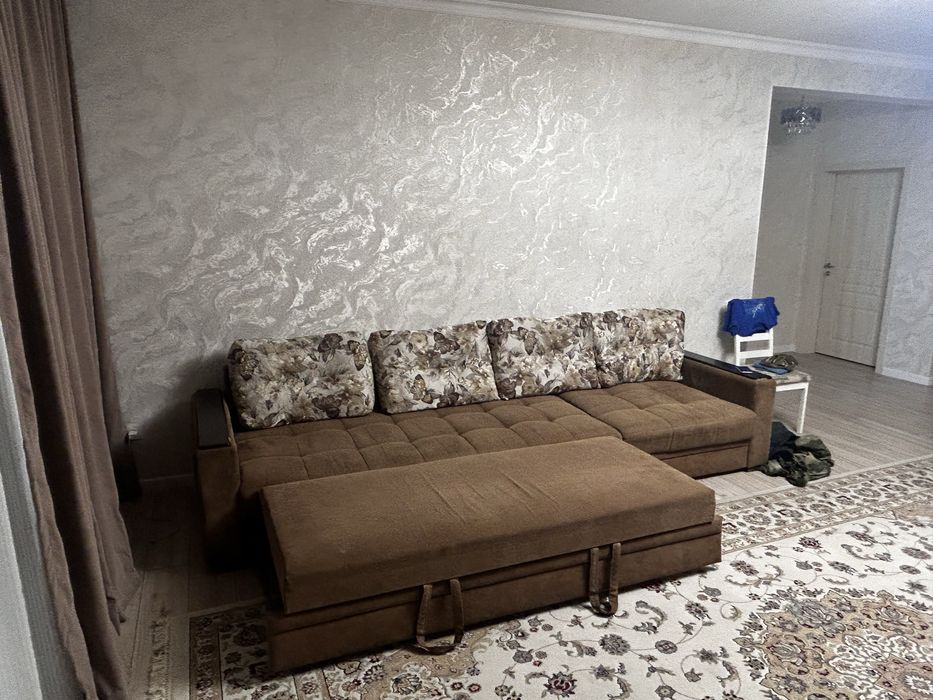 Диван для гостиной, ковёрь