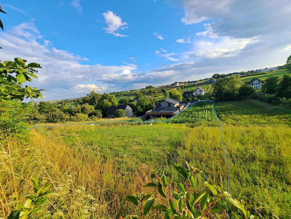 Teren 14 ari Moara Suceava, asfalt, utilități, 14 m deschidere, negoci