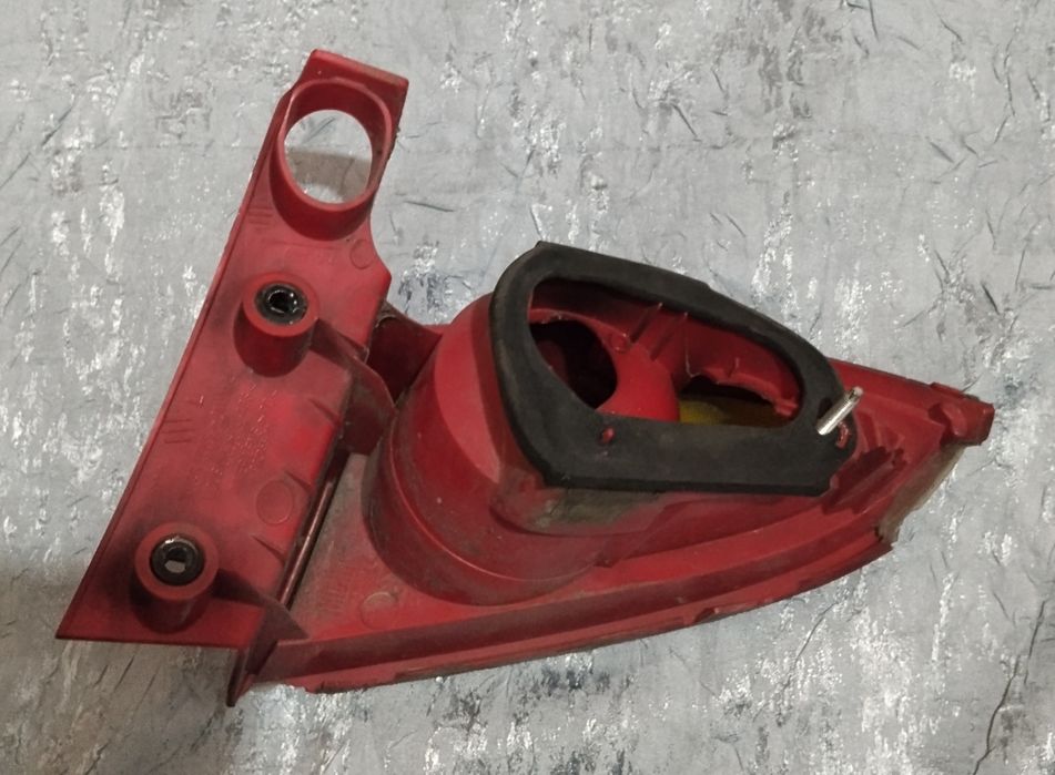 Vând triplă Seat Leon și soclu becuri!