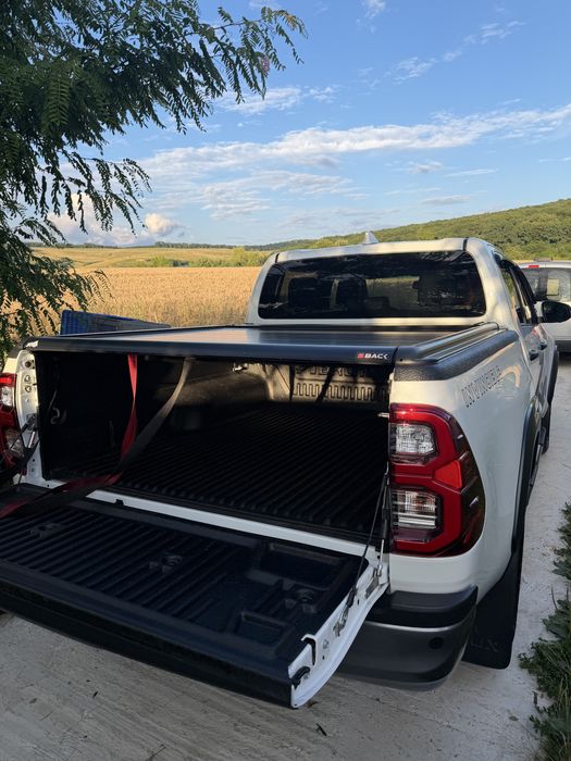 Toyota hilux invincible
