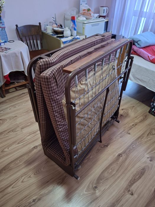 Сгъваемо легло с допълнително към него дунапренов матрак