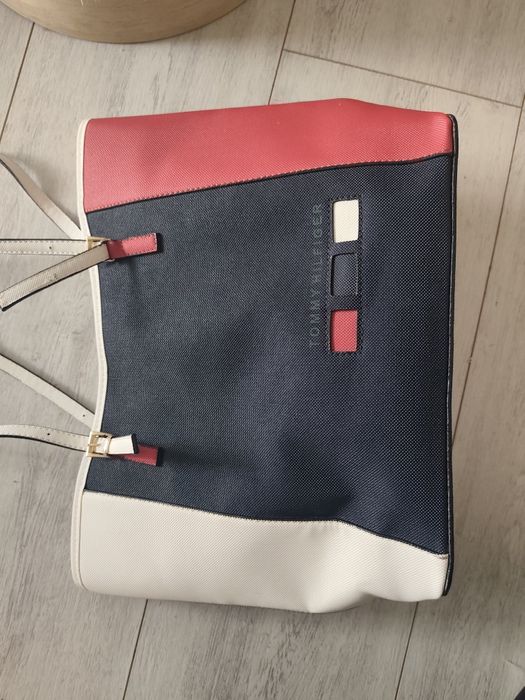 Tommy Hilfiger чанта
