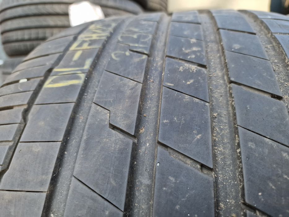 Anvelope 305/35R22 marca Hankook, DOT 2022, 6 mm