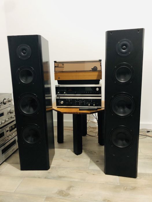 Boxe de podea RCF Omega 830