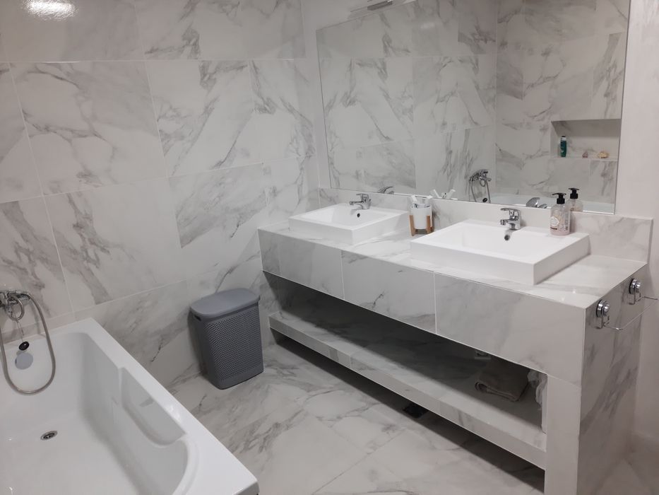 Vila  moderna  Family Market Miroslava