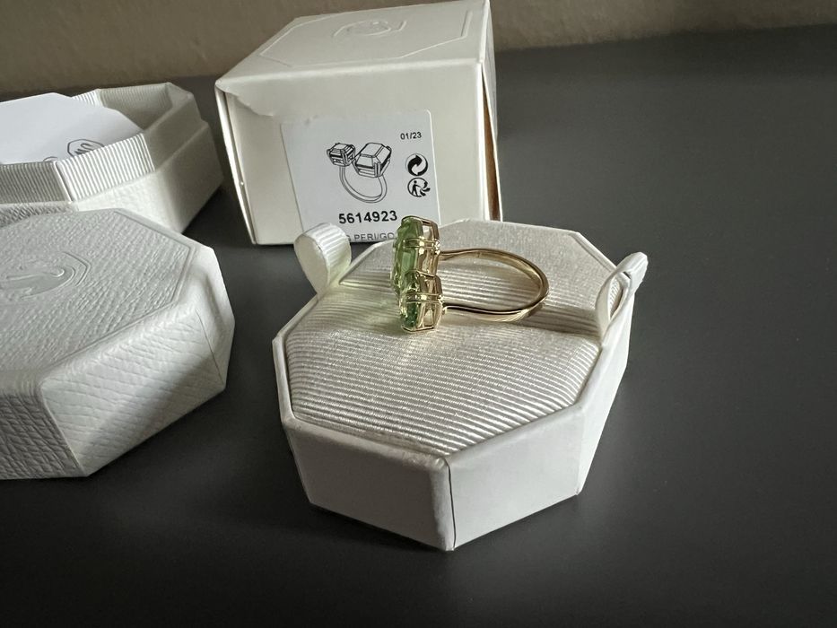 Swarovski пръстен със зелени кристали, р-р 55