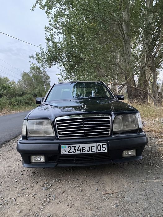 Машина  124 мерс