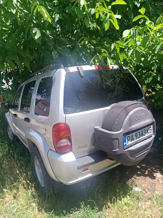 Cherokee KJ на части