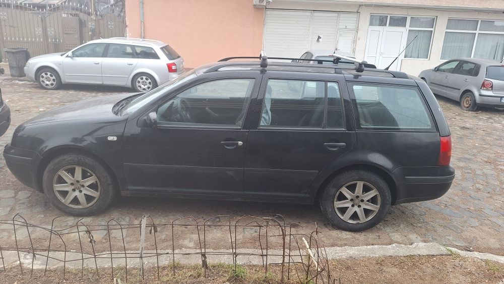 Vând golf Volkswagen benzina ,16,în stare bună distribuția schimbata