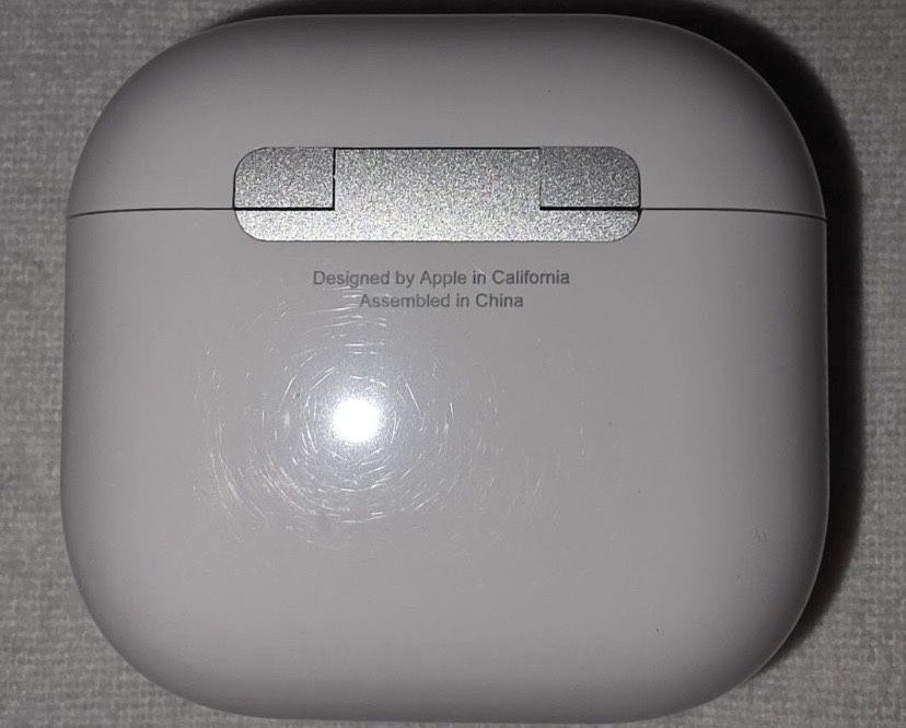 Продават се airpods 4