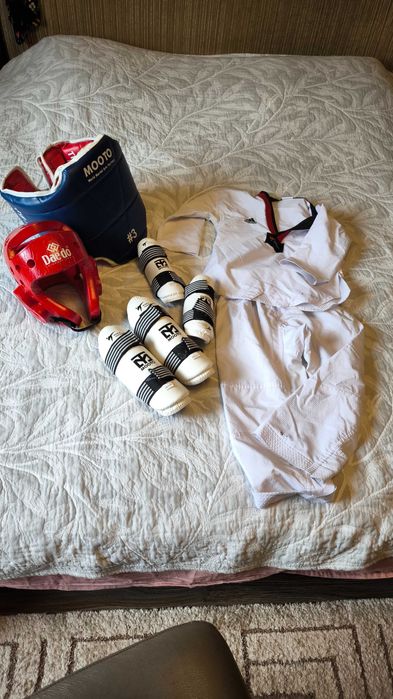 Продам форму для Тхэквондо