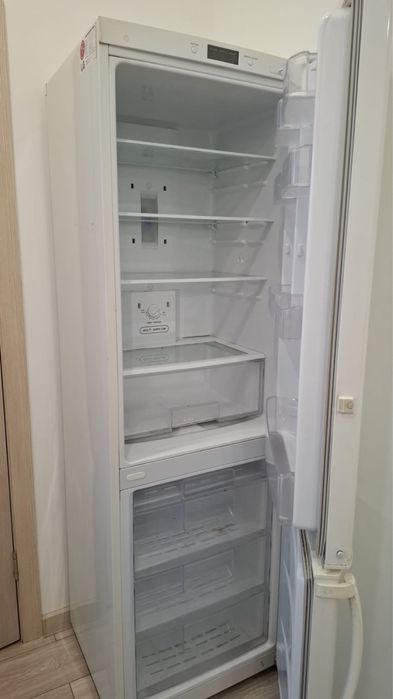 Холодильниккк LG.