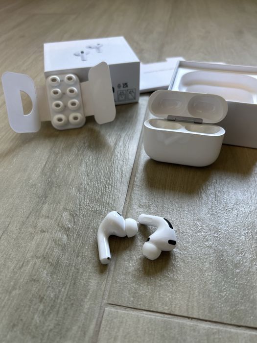 airpods pro 3 noi in cutie