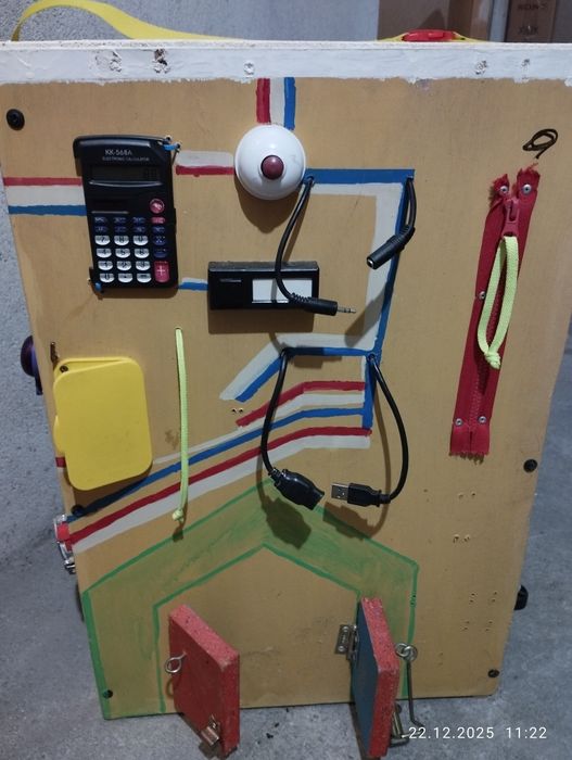 Монтесори обучителен куб Montessori busy board