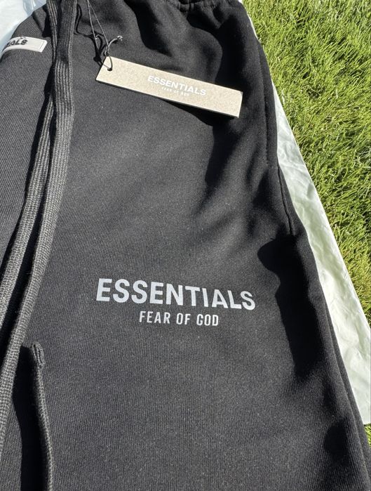 Pantaloni Scurti Essentials