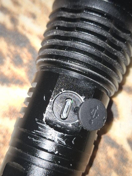 Lanterna led cu acumulator  5100mha