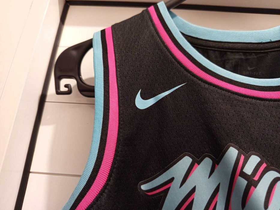 Чисто нов оригинален потник на Miami Heat - Dwyane Wade