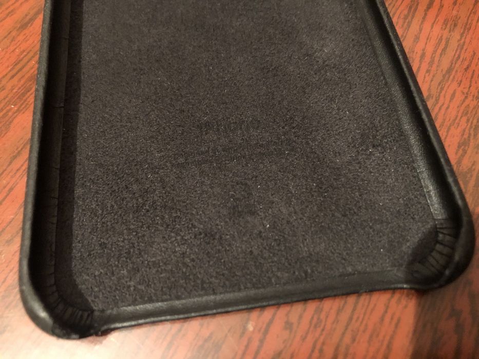 Оригинальный кожаный чехол на iPhone 8 Plus