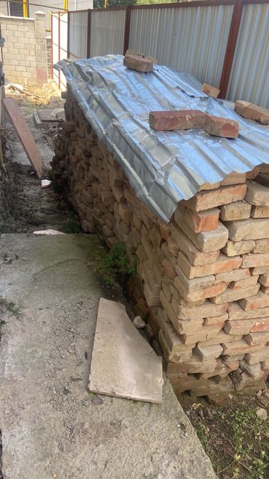 Кирпичи красные 50 тенге за шт