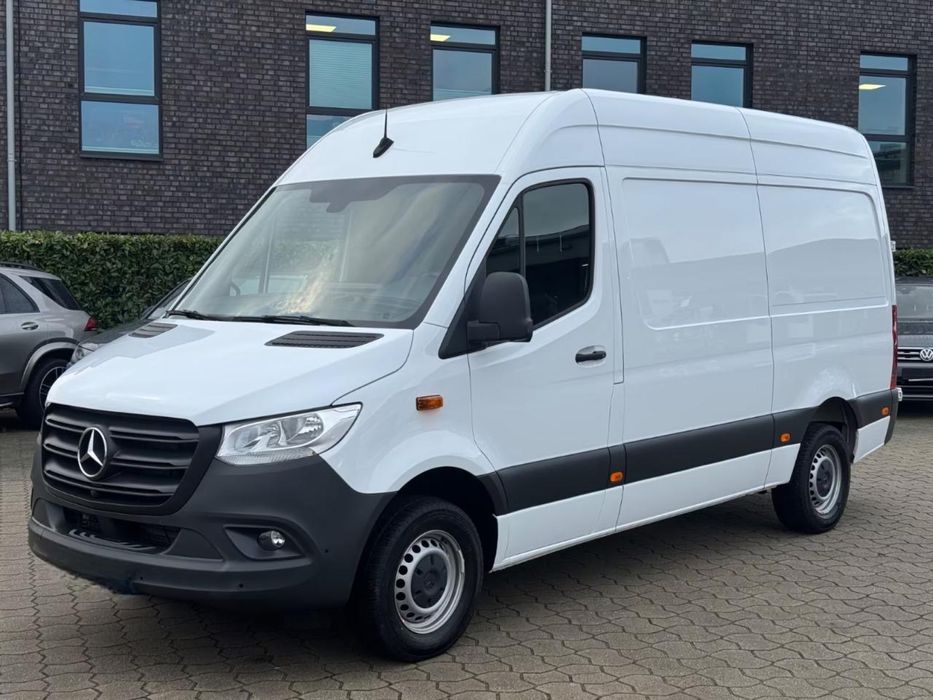 Servicii de transport marfa, mobila, electrocasnice si altele.