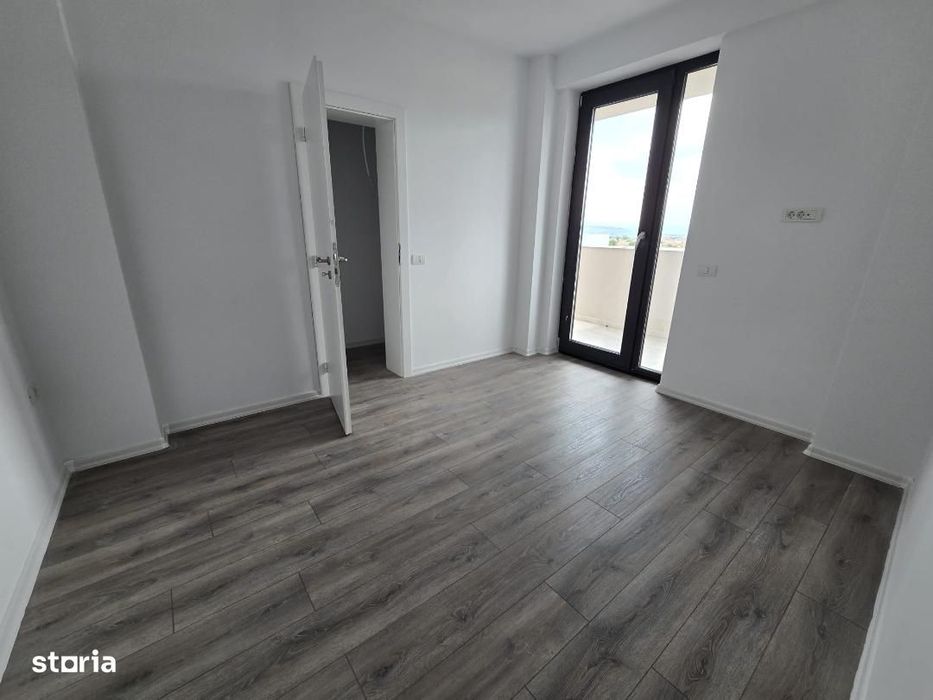 De vanzare Apartament 3 camere, zona Centru Bloc Nou.