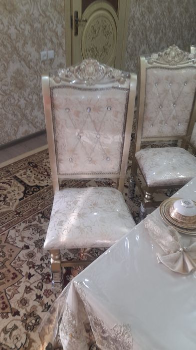 Продаётся срочно  стол стул.